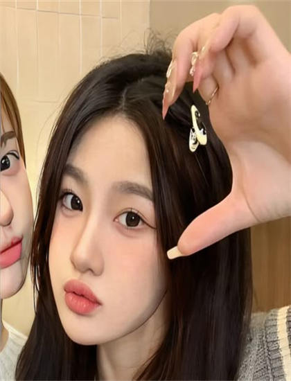 全新视角看《谎画情人》政治的权力博弈与社会结构——服装造型的设计思路